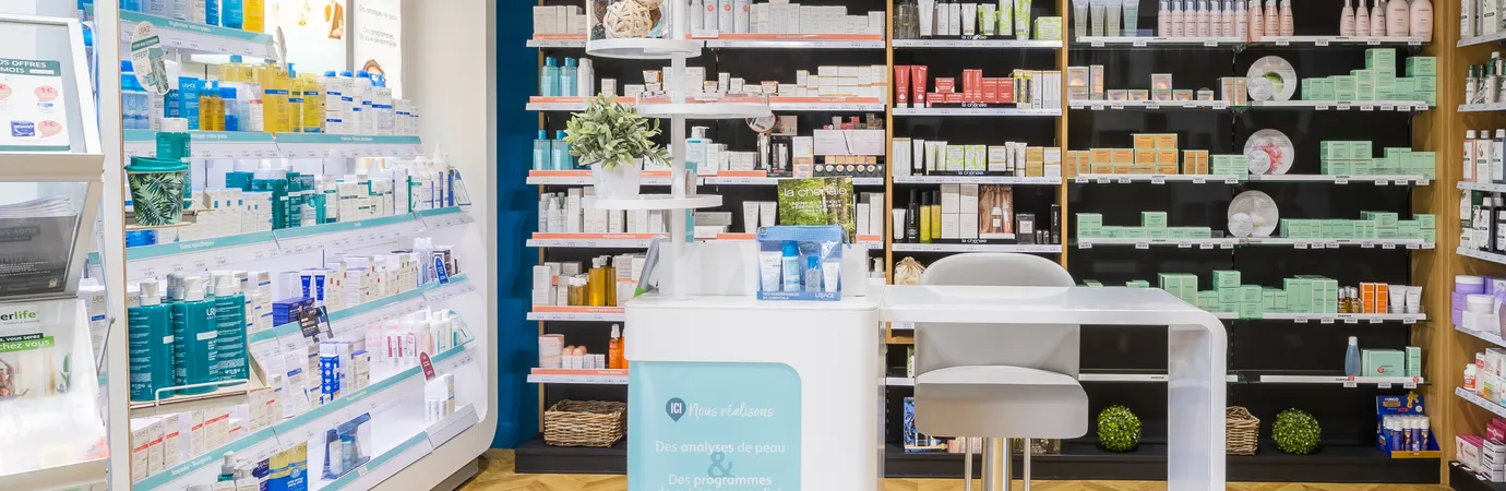 Parapharmacie avec machine analyseur de peau