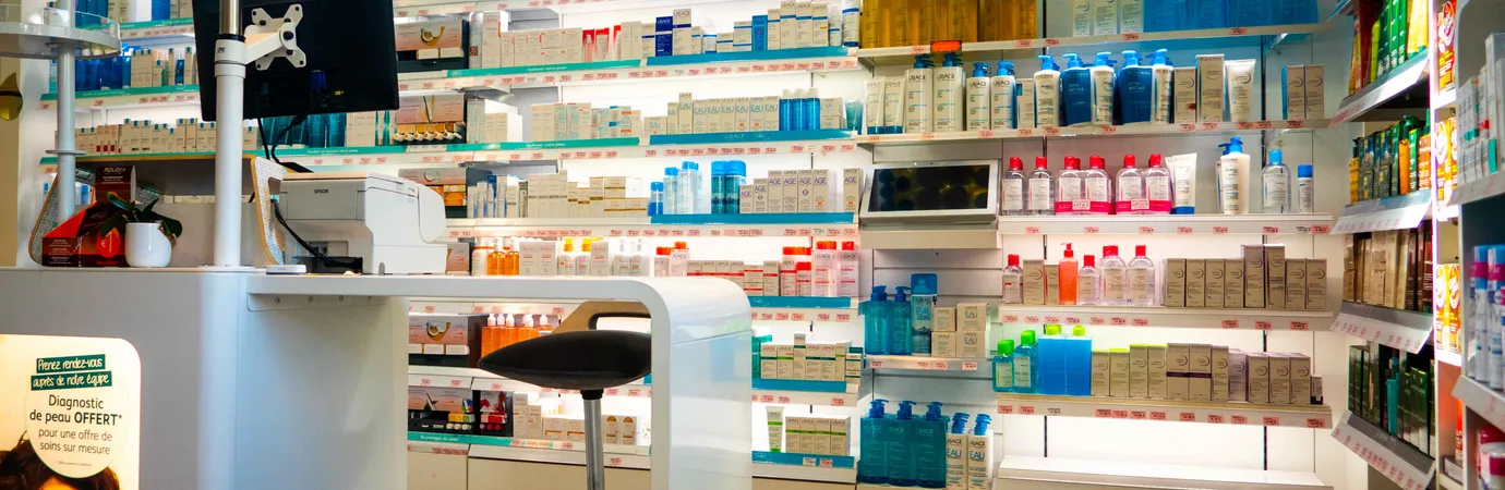 L'espace dermatologie propose de nombreuses marques dont Bioderma, Uriage, Avène et La Roche Posay.