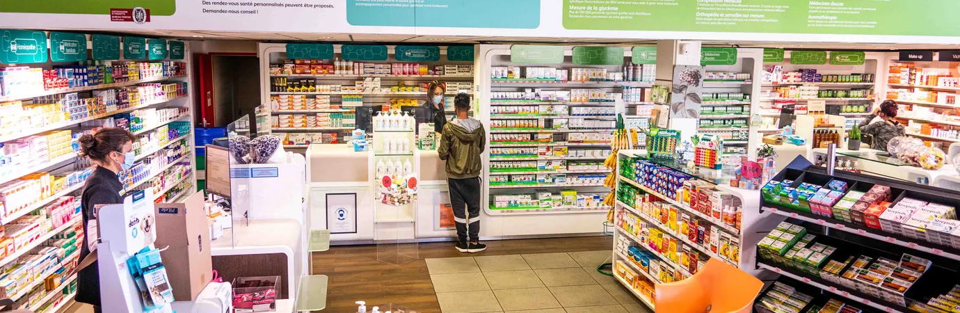 L'espace d'acceuil comporte une large zone de libre service très complète et huit comptoirs de conseil et vente. Bienvenue !
